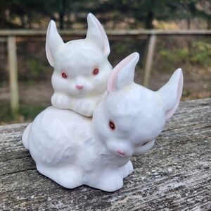 Sweet ceramic bunny shakers excellent condition